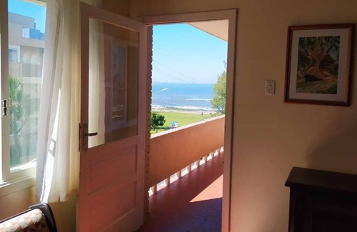 Torres Apartment | Apt of 3 bedrooms, 1 block from the sea, with balcony and sea view, in Prainha.