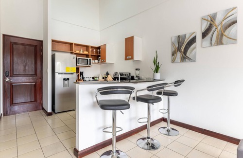 Santa Ana Apartment | Apt Orquidea in Santa Ana! AC, Wifi, Pool and Gym