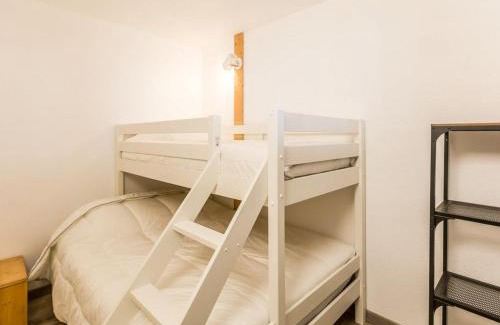 Montchavin Apartment | Apt rénové 2* pour 4/5p à Montchavin, proche pistes et commerces, parking gratuit - FR-1-329-52