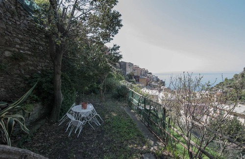 Manarola Apartment | Apt. Terrazza Sofia by Arbaspàa, with sea view terrace