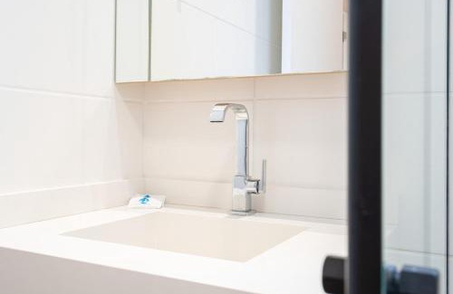 Picarras Apartment | Apto Bal Picarras 150M PRAIA com PISICNA, sacada com CHURRASQUEIRA privativa, AR CONDICIONADO Wi Fi, PORTARIA 24h, PLAYGROUND INFANTIL, QUADRA DE ESPORTES vaga privativa de GARAGEM