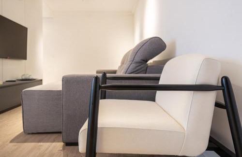 Picarras Apartment | Apto Bal Picarras 150M PRAIA com PISICNA, sacada com CHURRASQUEIRA privativa, AR CONDICIONADO Wi Fi, PORTARIA 24h, PLAYGROUND INFANTIL, QUADRA DE ESPORTES vaga privativa de GARAGEM