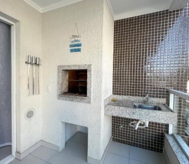 Bombas Apartment | Apto com Piscina, Estacionamento e Churrasqueira em Bombas - 2 dorms 6 pessoas - 300 metros do Mar