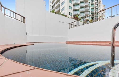 Cairns Central Business District Apartment | Aquarius Esplanade Retreat