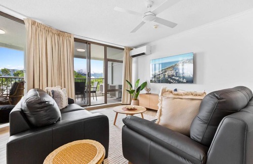 Cairns Central Business District Apartment | Aquarius Esplanade Retreat