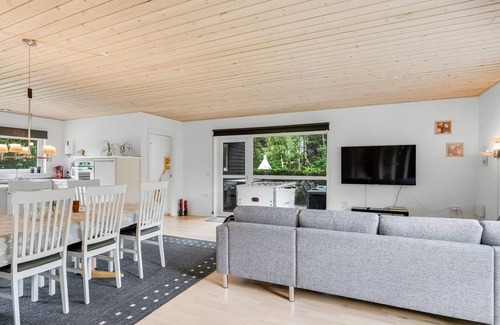 Nordost House | "Ara" - 1.4km from the sea by Interhome