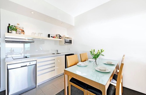 Darwin City Centre Apartment | Arafura Suites Dual Studio Resort style Getaway