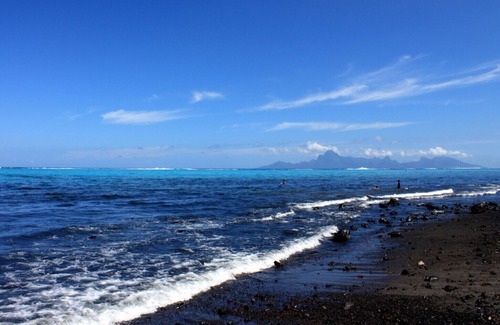 Paea Condo | Arahea Lagoon flat, beachfront with pool facing the sunset, Wi-Fi - A/C