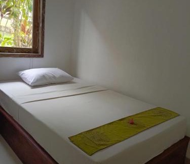 Kalibukbuk Bed & Breakfast | Araminth Guest House and Spa