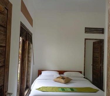 Kalibukbuk Bed & Breakfast | Araminth Guest House and Spa