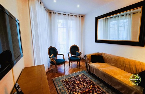 Quartier de la Plaine-de-Monceaux Apartment | Arc de Triomphe-Wagram 48sqm available for the Olympic games, access by metro
