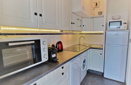 Arcachon Apartment | Arcachon center, renovated T3 with secure parking, direct beach access
