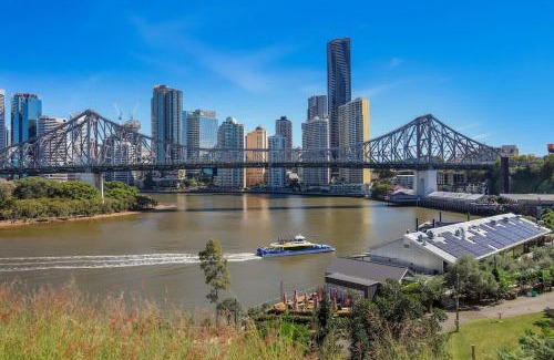 Brisbane Central Business District Apartment | Arcade In The Sky- Views Games & Vibes