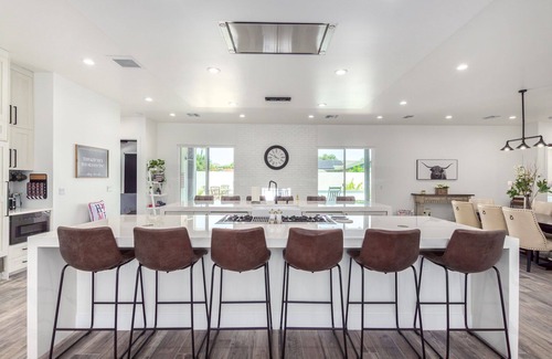 Arcadia Lite House | ARCADIA 2022 NEW BUILD - 5 bed/4.5bath - Heated Pool - PRIME LOCATION