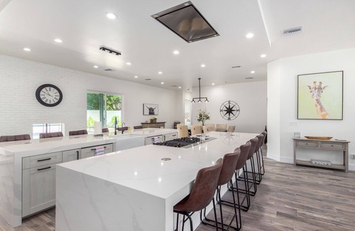 Arcadia Lite House | ARCADIA 2022 NEW BUILD - 5 bed/4.5bath - Heated Pool - PRIME LOCATION