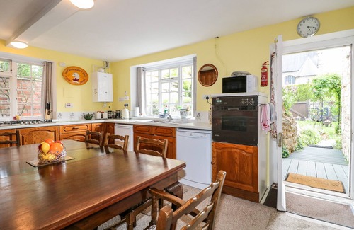 Lincoln Cottage | ARCH COTTAGE, family friendly, character holiday cottage in Lincoln