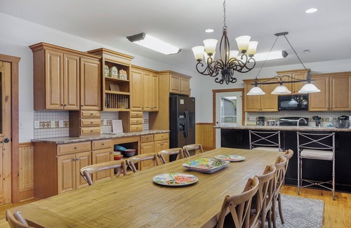 Crane Hill House | Arches: 8 BR, 8 BA House in Crane Hill, Sleeps 24