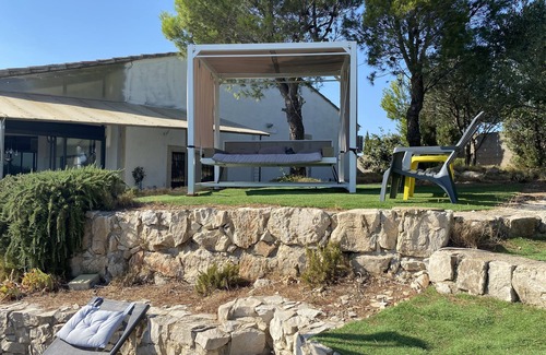 Villeneuve-les-Avignon Villa | Architect-designed villa with breathtaking view of Avignon
