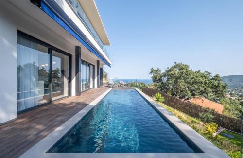 Les Termes Villa | Architect-Designed House Heated Pool and Sea View