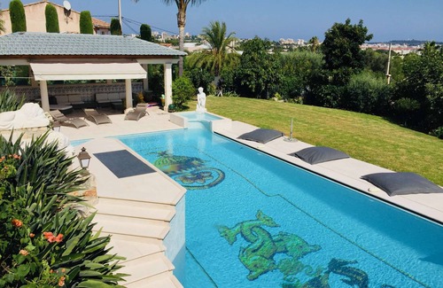 Golfe Juan Villa | Architect designed Villa on the Hills * Sea view * Pool * Aircon * Walk to the beach