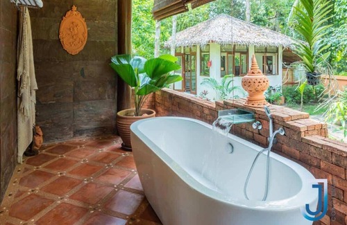 Mae Nam Villa | Architect-designed villa in the heart of a green setting