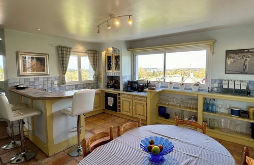 Saint-Pierre-d'Irube Villa | Architect-designed villa 10 minutes from Biarritz: heated pool + gym