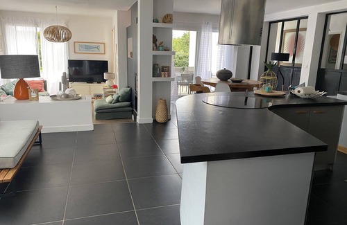 Landunvez House | Architect house on enclosed garden of 1000m2 and heated pool