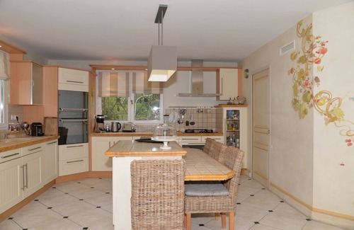 Cavaillon Villa | Architect's villa in Luberon pine forest 10 pers