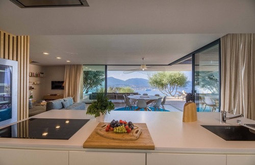Vetricella House | Architect's villa with exceptional sea view and secure heated swimming pool