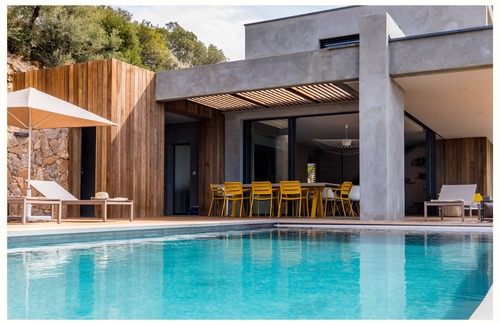 Vetricella House | Architect's villa with exceptional sea view and secure heated swimming pool