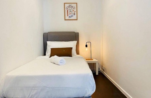 Mont Kiara Apartment | Arcoris Mont Kiara 1 to 5 pax Minimalist Modern Netflix