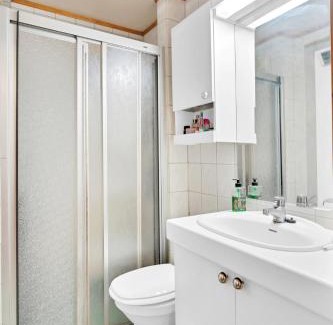 Tromso Apartment | Arctic basements queensize beds
