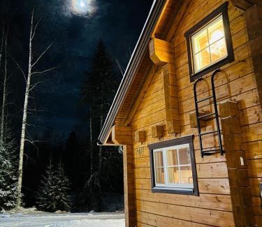 Rovaniemi Ski Chalet | Arctic log house Hirvas