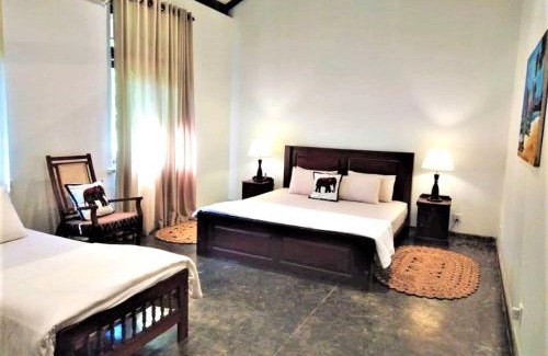 Kahandamodara House | Ardeen Villa - superb 3 bedroom beachfront for 6, HB, in Ranna- Tangalle- free pick up or drop off for 7 night stays, serviced, taxes included