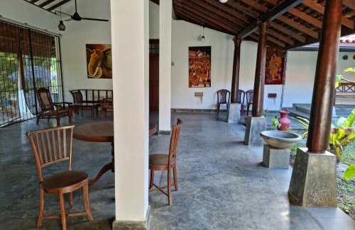 Kahandamodara House | Ardeen Villa - superb 3 bedroom beachfront for 6, HB, in Ranna- Tangalle- free pick up or drop off for 7 night stays, serviced, taxes included