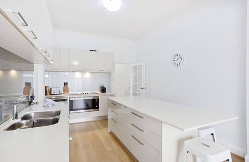 Mount Pleasant House | Ardross Delight | Gem with Pool, Garden & Parking
