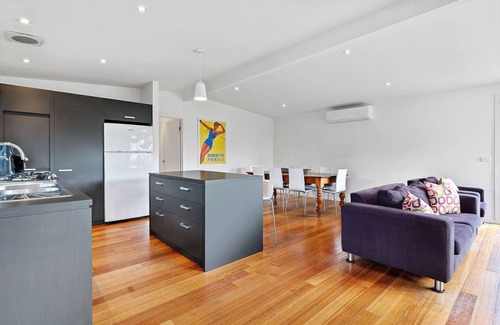 Tootgarook House | Are you craving some family time by the beach, this gem is it! (sleeps 10)
