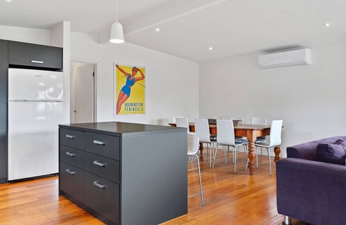 Tootgarook House | Are you craving some family time by the beach, this gem is it! (sleeps 10)