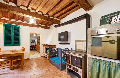 Sarteano Apartment | Are you looking for something special in the center of Italy? Here you will find it. Enjoy this orig