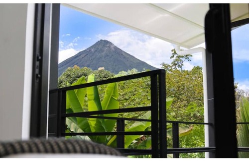 Villa Bonita Cabin | Arenal Dream Lodge. Front-Row Volcano Views!