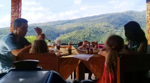 Munduk House | Aris Homestay and Warung Made