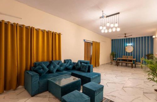Noida Villa | Aristocrats by Grehstay 2BHK House with Lawn