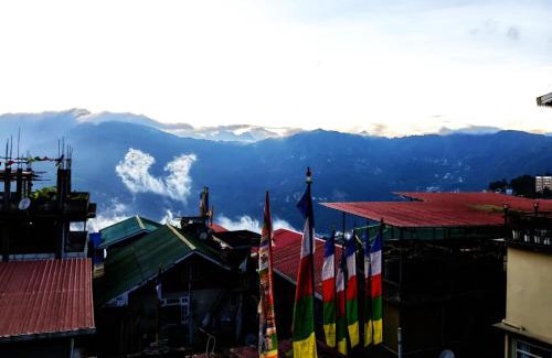 Gangtok Hotel | ARITHANG TASHI near M G marg