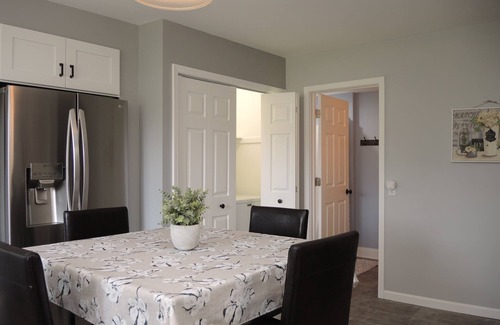 Laurens House | Ark Place - Recent renovation, only 10 minutes to All Star Village