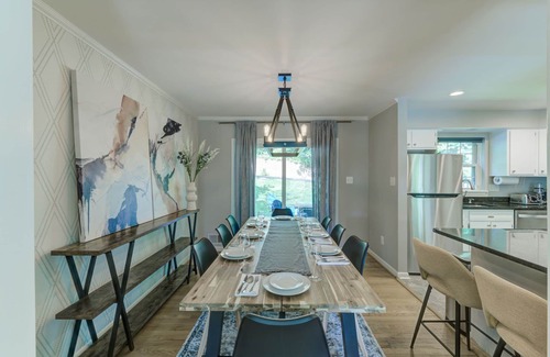 Alcova Heights House | Arlington Beautiful Home - 4 bed/3 bath Home, Sleeps 10, Approx 10 mins DC