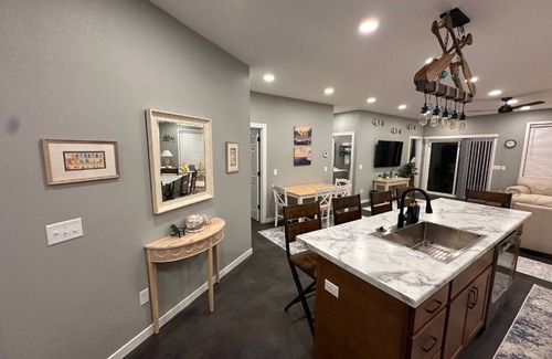 Arnolds Park House | ArnoldsPkHouses:Firepits,FamFriendly,Sleep16