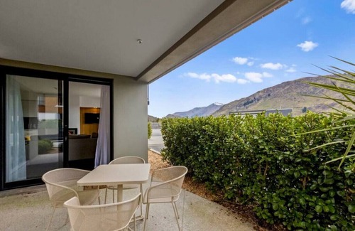Arthur's Point Apartment | Aroha Apartment at the base of Coronet Peak