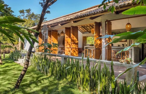 Marau House | Arquitetura Contemporânea à 200 Metros da Praia