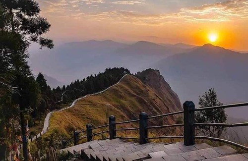 Geyzing Hotel | ARRIVED PELLING