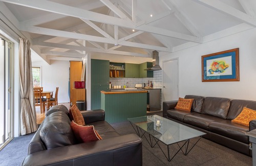 Arrow Junction Cottage | Arrow Junction Cottage near Arrowtown, super close to bike and hiking trails